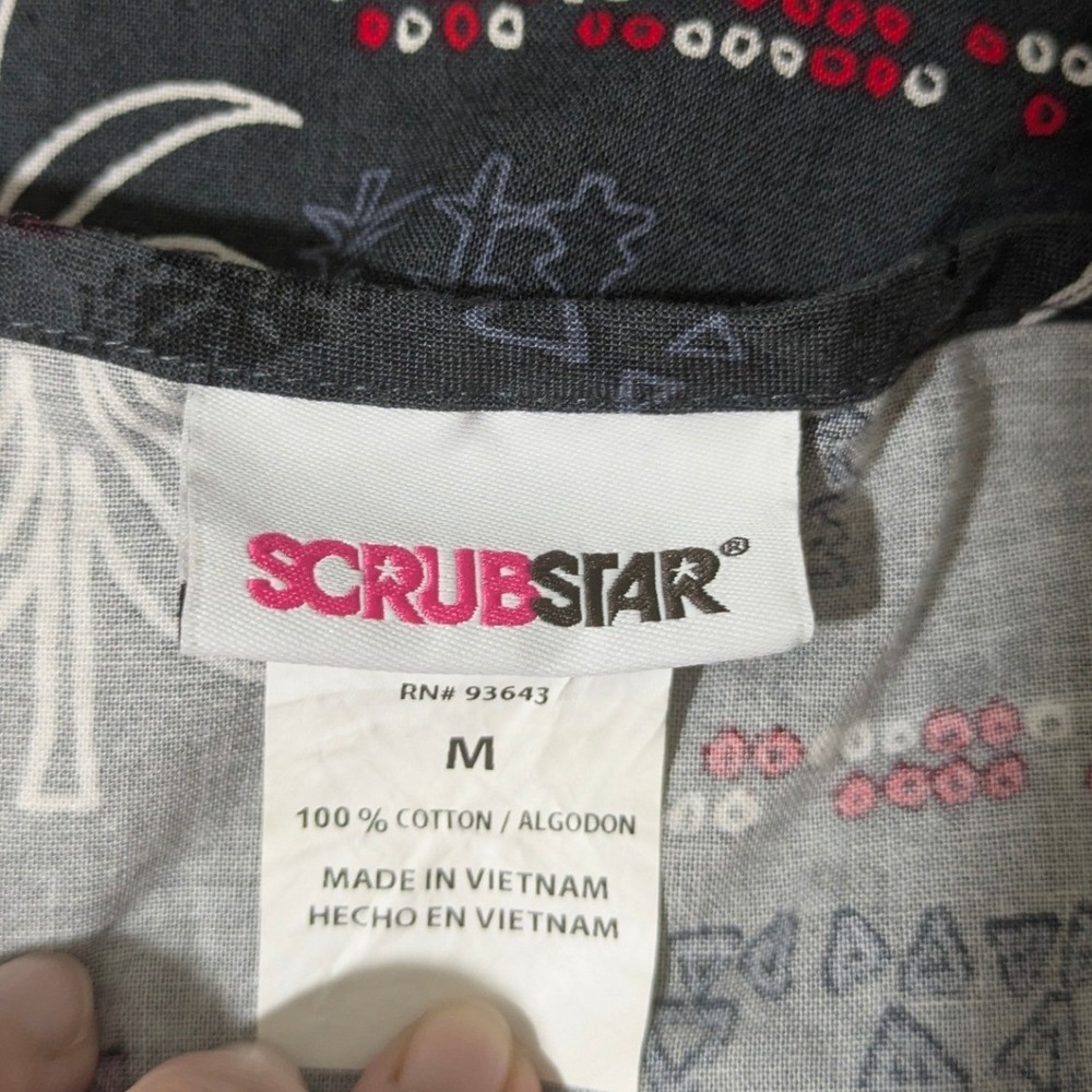 Scrubstar Gray Holiday Scrub Top Plaid Woodland Country 100% Cotton Sz M - Picture 5 of 7